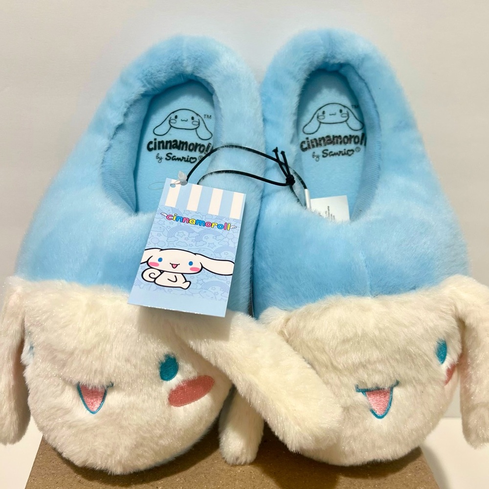 Cinnamoroll Hello Kitty & Friends Soft Fuzzy Women's Slippers Size 7-8 BNWT